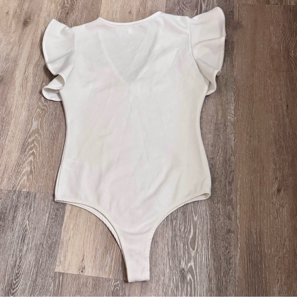 TCEC Cream Textured V-Neck Bodysuit- Size Small - Picture 4 of 5